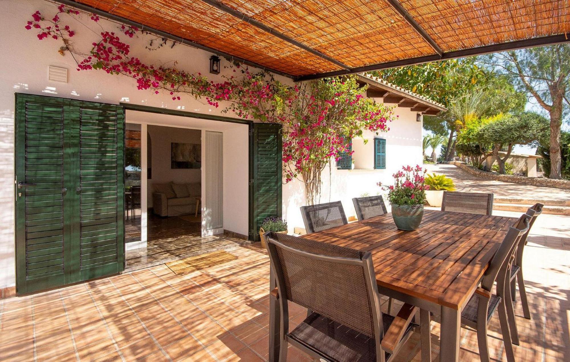 Son Flo-buganvilla Apartment